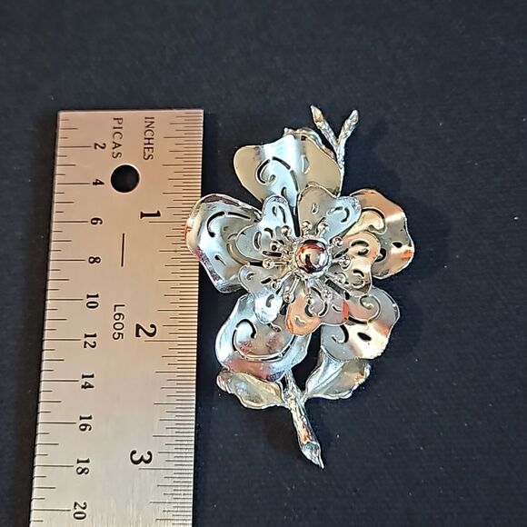 Vintage Coro Silvertone Openwork Flower Pin Brooch - Picture 9 of 9